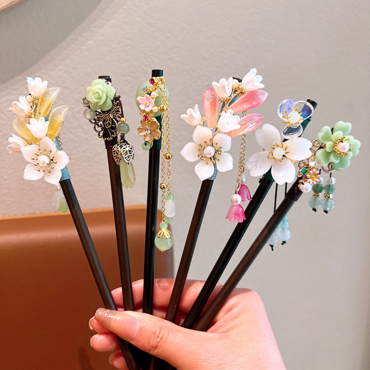 Women Accessories For Hand - Exquisite Flower Tassel Wooden Hairpin Retro