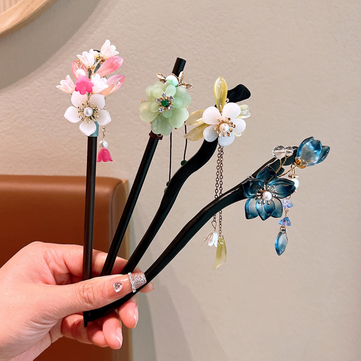 Exquisite Flower Tassel Wooden - Women Accessories For Hand ulasan dan harga