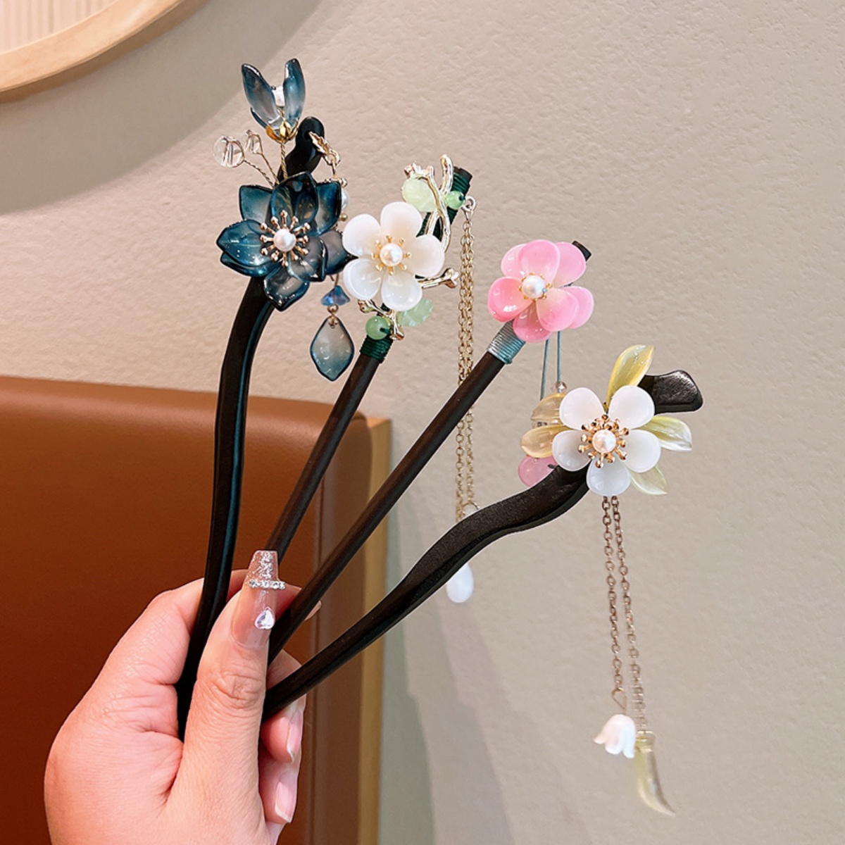 Exquisite Flower Tassel Wooden - Women Accessories For Hand ulasan dan harga